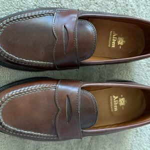 Alden 986 size 8.5
Ruined by the sun never used with box